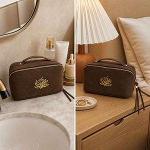 Wholesale 9 Inches Suede Fabric Makeup <b>Bag</b> New Design Cosmetic <b>Bag</b> with Foil Gold Logo Portable <b>Zipper</b> <b>Storage</b> <b>Bag</b> - Product Image 6