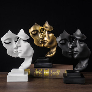 Scultura Artistica Personalizzata in Resina di Fibra di Vetro a Grandezza Naturale con Volto di Coppia Innamorata per Decorazione Moderna da Scrivania e Regali - Product Image 1