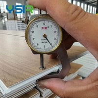 Planches de vinyle imperméables à clipser, aspect bois, résistantes aux rayures, antidérapantes, design moderne, revêtement de sol en vinyle SPC