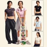 T-shirt court à la mode pour femmes haut tricoté en coton lavé avec décoration en diamant et logo personnalisé coupe ajustée à manches courtes"