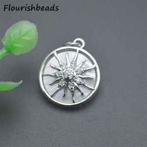 Nouveau design anti-<span class=keywords><strong>rouille</strong></span> <span class=keywords><strong>plaqué</strong></span> or argent pavé incrusté de breloques de tournesol en coquille blanche naturelle pour la fabrication de bijoux - Product Image 2