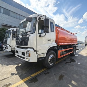Camion-<span class=keywords><strong>citerne</strong></span> Dongfeng 4x2 15000L RHD 190HP pour le transport d'essence, camion-<span class=keywords><strong>citerne</strong></span> à moteur diesel - Product Image 3