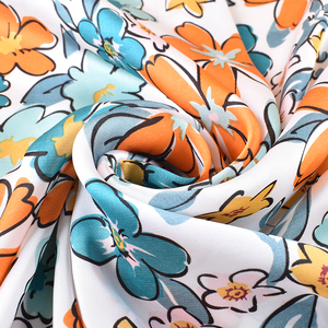 Nuovo Servizio di Stampa su Sciarpe in Seta 70*70CM, Foulard di Design in Seta, Bandana Quadrata Personalizzata per Donne con Logo - Product Image 4