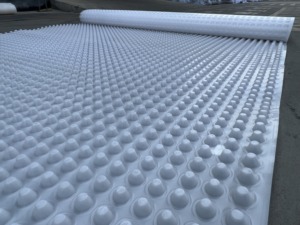 Planche de drainage industrielle robuste à haute résistance à la compression pour extérieur et jardin, avec âme en polyester, protège le gazon et installation facile - Product Image 5
