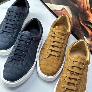 Sneakers en daim de crocodile bleu marine faites à la main – Chaussures décontractées à lacets pour hommes, semelle épaisse, pour un usage quotidien élégant - Product Image 5