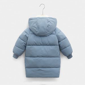 Trench chaud personnalisé pour enfants vêtements filles garçons <span class=keywords><strong>doudoune</strong></span> <span class=keywords><strong>mi</strong></span>-<span class=keywords><strong>longue</strong></span> manteau d'hiver en duvet rembourré à capuche solide et épais pour enfants - Product Image 3