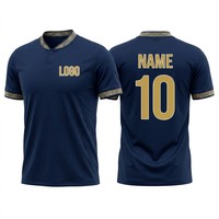 Maillot de football bleu marine personnalisé OEM avec col Henley et revers métalliques dorés, kit de football avec logo, nom et numéro personnalisables, fournisseur