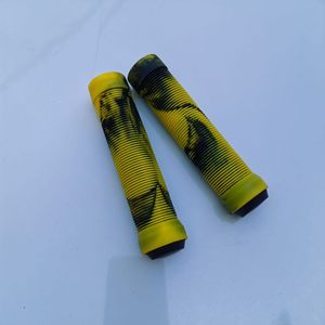 Paire <span class=keywords><strong>de</strong></span> poignées <span class=keywords><strong>de</strong></span> guidon <span class=keywords><strong>de</strong></span> vélo <span class=keywords><strong>de</strong></span> montagne, camouflage, antidérapantes, absorbant les chocs, élastiques, épaisses, confortables et douces - Product Image 3