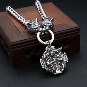 Yunnique – collier nordique Viking Odin Warrior pour hommes, pendentif en acier inoxydable, design bouclier tête de loup, bijoux cadeau - Product Image 1