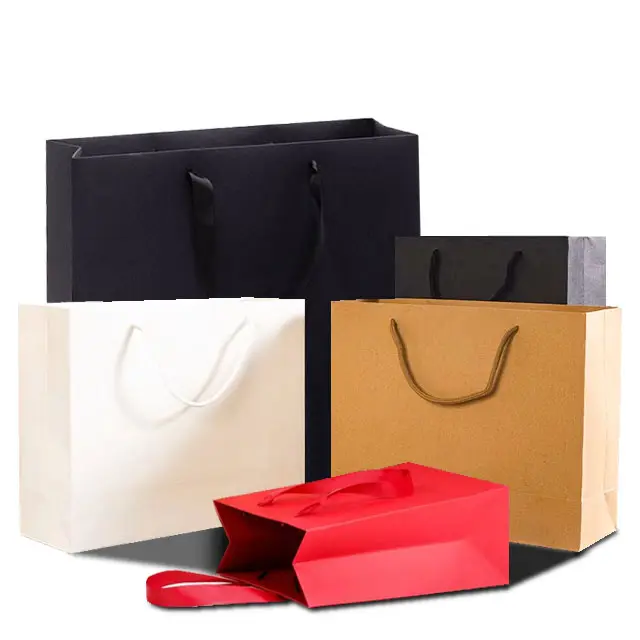 Sacchetto di carta Logo stampato personalizzato abbigliamento sacchetti di carta scarpe di cartone imballaggio sacchetto della spesa riciclabile regalo Kraft con manico in corda