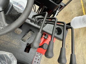 Carretilla elevadora diesel de 2 toneladas <span class=keywords><strong>3</strong></span> toneladas 2000kg 3000kg con cuatro ruedas para uso en exteriores con palanca de cambios lateral - Product Image 5