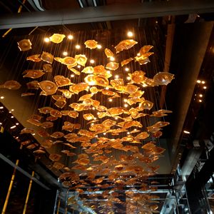 Lustre en verre ambré personnalisé de luxe, installation artistique moderne, <span class=keywords><strong>luminaire</strong></span> suspendu pour hall d'hôtel et restaurant - Product Image 4