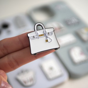 2026 Kedatangan Baru Pin Enamel Lembut Kustom - Stiker Ponsel Tema Kota Dubai & Arab, Stok Siap dari Pabrik untuk Dekorasi Ponsel - Product Image 3