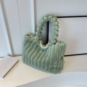 Sacs à main 2026 pour femmes, brodés, portables, personnalisés, en fausse fourrure, sacs fourre-tout à bandoulière, vente en gros - Product Image 3