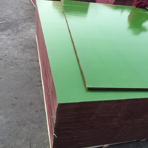 Pannelli di <span class=keywords><strong>compensato</strong></span> laminato con film in plastica PP verde, anima in pioppo, spessore 9-25 mm, di prima qualità, per uso esterno e costruzioni - Product Image 5
