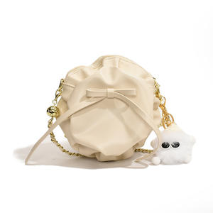 Bolso bandolera con hombro plisado estilo nube, un estilo veraniego simple y versátil para mujer. - Product Image 1
