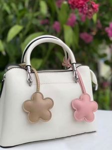 Custom PU Leather Flower <b>Keychain</b> Bag Charm Car Pendant Cute Small Pendant Gift Accessories for Women - Product Image 5