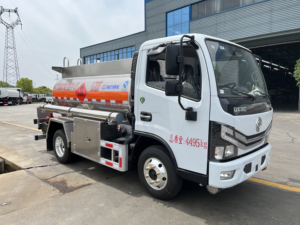 Camion-citerne mobile Dongfeng 4x2 de 3000 litres (3 m³) en alliage d'aluminium léger avec distributeur de carburant - Product Image 3