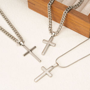 Collier personnalisé gravable au laser avec pendentif croix en acier inoxydable, chaîne cubaine ou chaîne serpent, cadeau pour homme – Vente en gros - Product Image 2