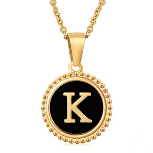 Collier à initiales de A à Z de l'<span class=keywords><strong>alphabet</strong></span> 26 lettres de A à Z <span class=keywords><strong>en</strong></span> acier inoxydable, 18 carats, nacre blanche, disque rond, lettre, pendentif à breloque - Product Image 4