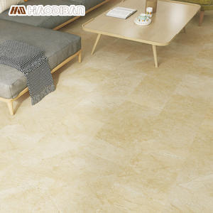 Vente en gros de carreaux de vinyle <span class=keywords><strong>PVC</strong></span> SPC aspect <span class=keywords><strong>marbre</strong></span> <span class=keywords><strong>beige</strong></span> résistant à l'usure carreaux de vinyle 4mm 5mm 6mm clic pour usage intérieur - Product Image 3