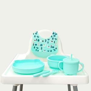 Set de Comedor para Bebés, Vajilla Infantil, Kit de Destete, Plato con Succión, Baberos Estampados, Cuchara y Tenedor de Grado Alimenticio - Product Image 4