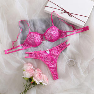 Sexy BH-Set: Verführer isches und verführer isches Spitzen-Dessous-Set für romantische und übergroße Charaktere für Frauen - Product Image 1