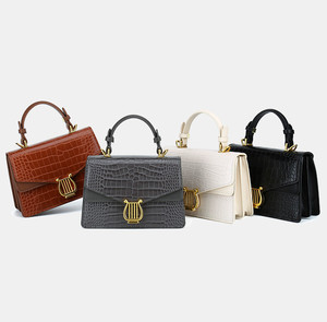 Borsa alla Moda in Pelle PU con Manico Superiore e Tracolla Decorazione Effetto Coccodrillo <span class=keywords><strong>Outlet</strong></span> Borsa Quadrata Piccola con Chiusura a Lucchetto per Donna - Product Image 1