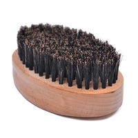 Nouvelle brosse à barbe en bambou en bois personnalisée avec styles de barbe en poils de sanglier naturels pour le toilettage de la barbe des hommes