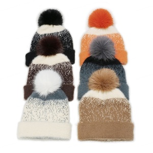 Bonnet en tricot doux et moelleux avec pompon, couleur dégradée personnalisée, bonnet chaud et ample pour l'hiver pour femmes - Product Image 2
