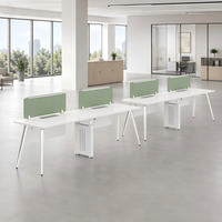 Poste de travail de bureau moderne pour 2 personnes avec écran de confidentialité, table modulaire pour personnel avec gestion des câbles pour bureau à aire ouverte