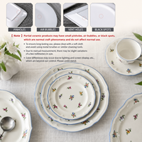 Service de vaisselle en porcelaine style campagne française, motif bleu et blanc en relief, assiettes et bols festonnés, compatible micro-ondes, pour mariage, hôtel, restaurant