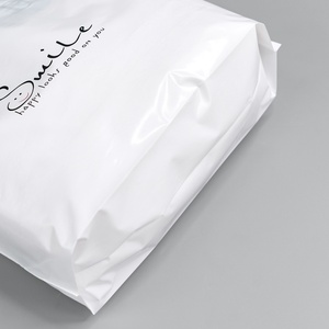 Sac cadeau en papier kraft recyclable imprimé sur mesure en gros avec poignée de longueur de main et logo noir - Product Image 6