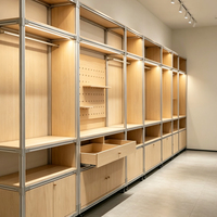 Vitrine en bois avec cadre en alliage d'aluminium de style industriel, dotée de tiroirs et d'étagères de rangement