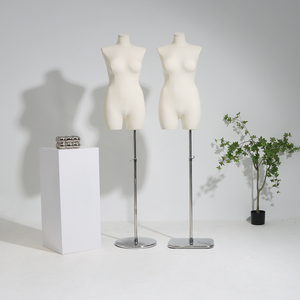 Maniquí Femenino de Alta Gama <span class=keywords><strong>con</strong></span> <span class=keywords><strong>Brazos</strong></span> de Madera Flexibles - Product Image 3