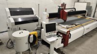Système de découpe au jet d'eau CNC série L 4000*1500mm pour la découpe de plaques en acier à outils de 100mm, vitesse de 2000mm/min sur site