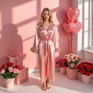Vente en gros de chemises de nuit longues en satin rose sexy et confortables pour femmes avec des poignets en plumes - Product Image 2