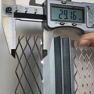 Vente en gros de perles d'architrave en acier inoxydable de 13mm x 3000mm, perles métalliques externes de protection d'angle pour <span class=keywords><strong>porte</strong></span> et fenêtre - Product Image 4