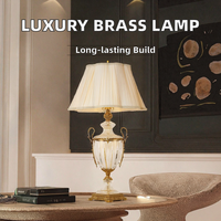 Lampe de table en laiton moderne haut de gamme d'inspiration européenne, entièrement en cuivre, design de luxe pour villa et palais, alimentation CA, forme de trophée pour salon