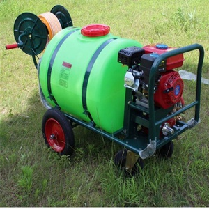 Chariot pulvérisateur à moteur essence 160L avec enrouleur de tuyau automatique pour applications agricoles et de jardinage - Product Image 4