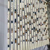 Tapisserie murale en macramé tressé à la main avec franges en corde nouée et bâton en bois, style bohème, pour décoration de maison ou séparation de pièce