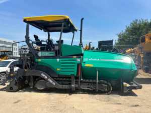 Pavimentadora de Asfalto sobre Orugas VÖGELE SUPER 1800-2L Verde con Cabina Amarilla, Maquinaria para Construcción de Carreteras - Product Image 2