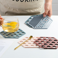 Ensemble de tapis de table et de sous-verres en silicone de style nordique, résistant à la chaleur, épaissi, design simple