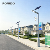 Poteau d'éclairage solaire intelligent extérieur 8M galvanisé à chaud avec affichage LED intégré, caméra et Wi-Fi pour routes résidentielles et communautaires