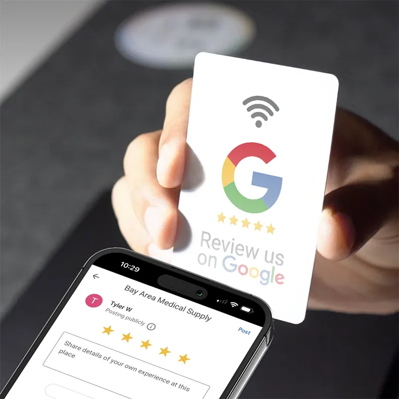 Kostenloses Beispiel Benutzer definierter QR-Code Tippen Sie auf Business Ins Facebook TIKTOK Social Media RFID-Karte NFC Google Review Card