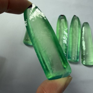 Pierre brute synthétique de corindon vert clair DS Gems, non taillée, 25-35g, pierre précieuse en vrac pour la fabrication de bijoux - Product Image 1
