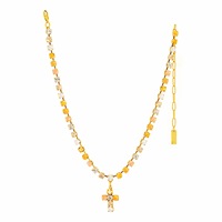 Collier croix à pampilles avec incrustation de pierres précieuses en zircon de différentes couleurs et design multicouche coloré pour un look tendance