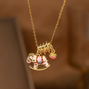 Collier élégant en <span class=keywords><strong>bois</strong></span> émaillé et acier inoxydable avec placage or 18 carats, conçu spécifiquement pour les femmes et les enfants - Product Image 2