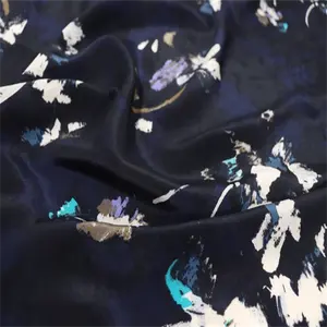 Impression numérique spéciale Belles couleurs Design floral Matériau naturel Tissu crêpe de Chine en soie Offre Spéciale pour robe de fille