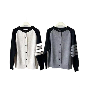 Cardigan en tricot à blocs de couleurs et à rayures de style preppy pour femmes, nouveau style d'hiver, décontracté, polyvalent, ample, amincissant, pull-over - Product Image 6